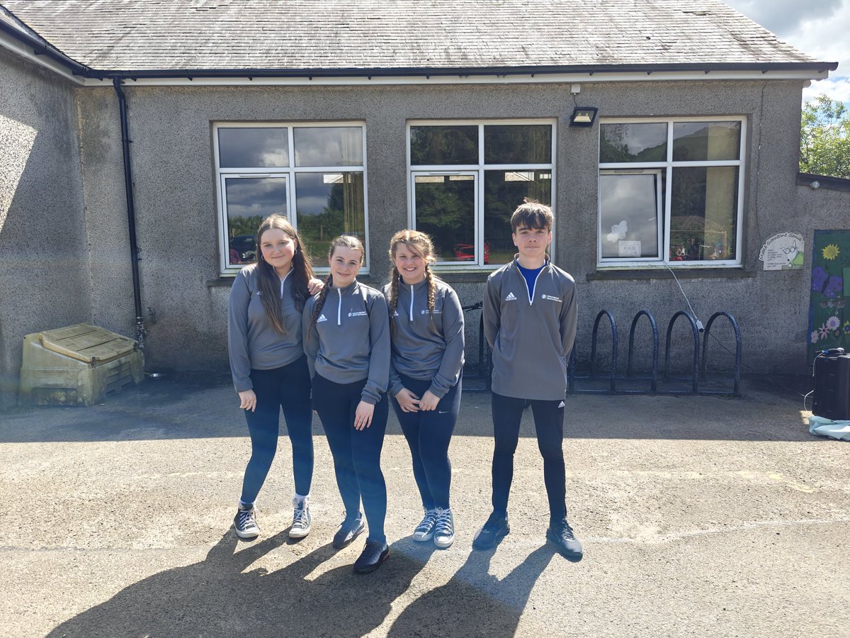 | LEADERSHIP | 

A big thank you and well done to our four Leadership Academy pupils from Alva Academy that helped out at @MuckhartPrimary sports day today! 👟

It's great to see so many helping!⭐

#FutureLeaders #SportsDay