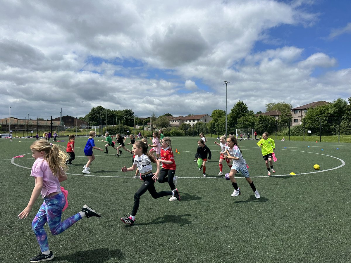 rshortfaw's tweet photo. Over 100 girls in attendance at todays Huddle Unite Festival in Bridgend, delivered brilliantly by @CoityGfc.
A fantastic turn out and smiles all around! A huge well done to everyone involved ππΌππΌππΌ
#FAW #FAWGrassroots #Huddle #Huddleunite #girlsfootball https://t.co/Cz7TCotgzq