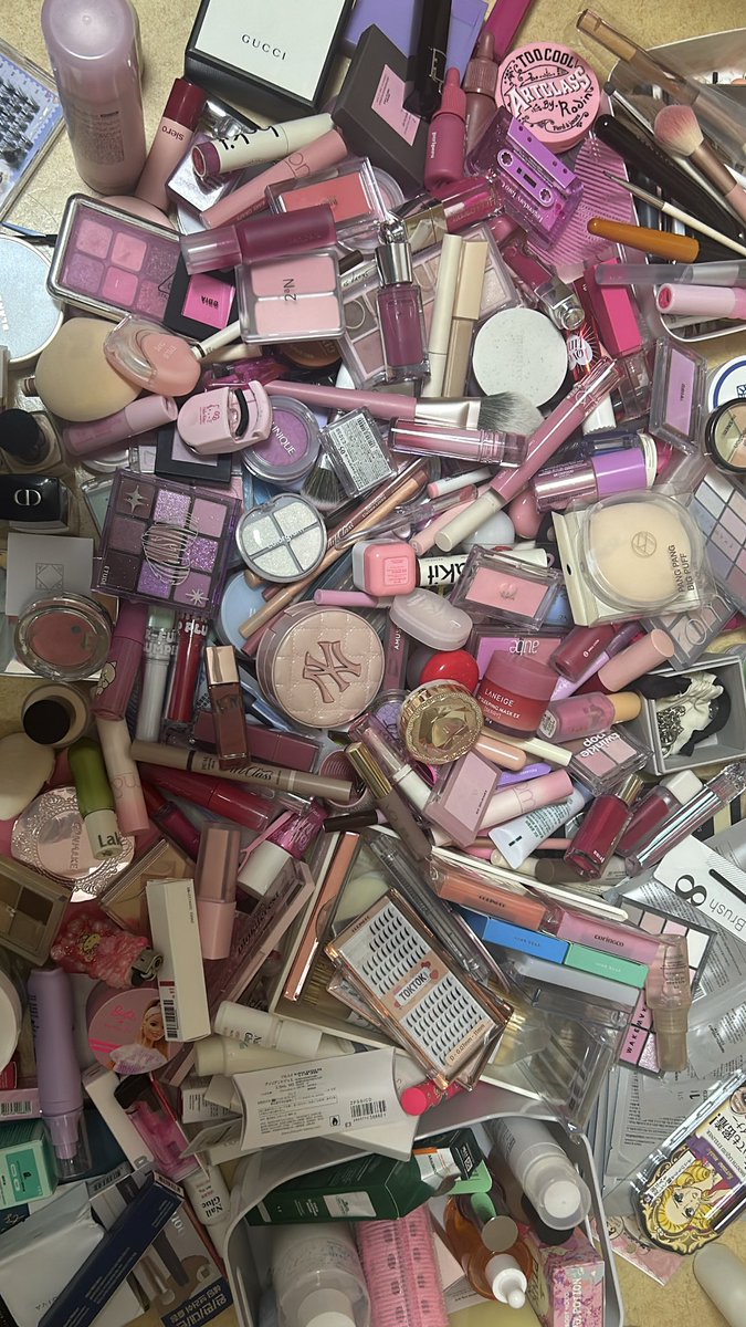 화장품이랑 악마의 거래 한 여자의
(대충영혼팔앗다는뜻)
여름대비 짱짱한 ☀️
올리브영 올영세일 추천템 타래 시작합니다