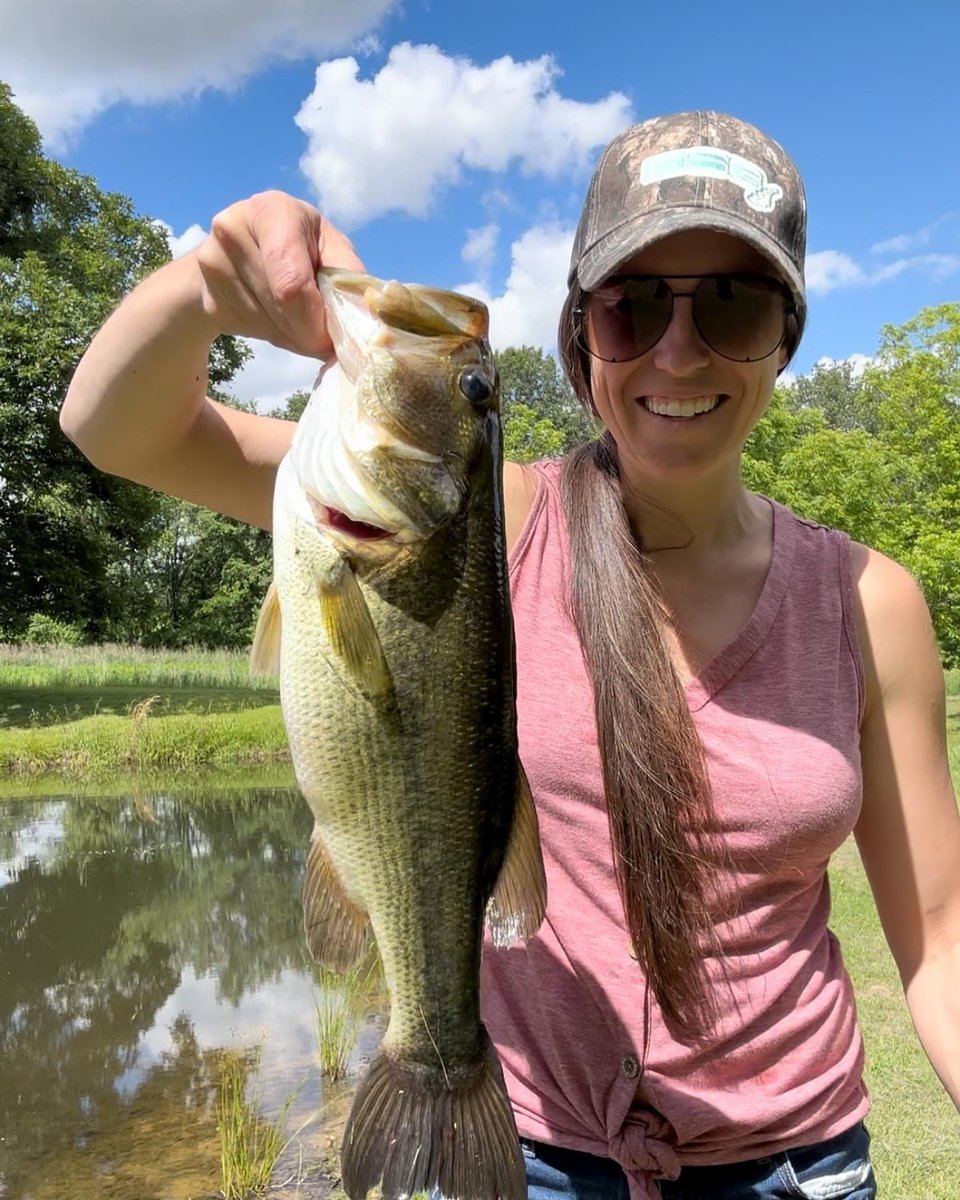 Yesterday I got to go fishing while creating content for Scheels… and caught this dandy 🤩🤩