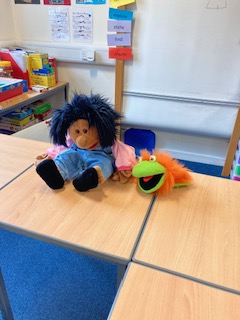 Understanding social skills; Listening and talking
#Filmingwithpuppets