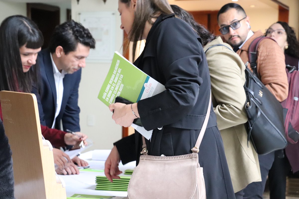 #YoMeComprometo| ¡Desde hoy las empresas cuentan con una <a href="/GuiasCol/">Guías Colombia</a> dedicada a la transición energética justa!

Estamos en el lanzamiento de la Guía Colombia sobre cambio climático y transición justa que contiene orientaciones prácticas para que las empresas puedan identificar,