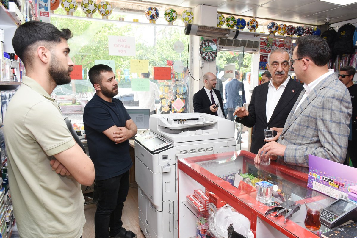 aslanalibayik's tweet photo. Tarım ve Orman Bakan Yardımcımız Sn. Ebubekir Gizligider, İl Başkanımız Sn. Ali İhsan Delioğlu,  İlçe Başkanımız Kemal Beyret ve meclis üyesi adaylarımızla esnaflarımızı ziyaret edip hemhal olduk. 

@erkankandemir
@bekirgizligider
@bybekirbozdag 
@adelioglu63 
@Mkemalbeyret https://t.co/DDUh4j9Cxq