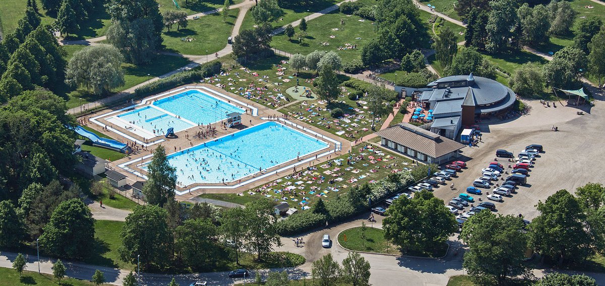 Located in Turku's Kupittaanpuisto (the largest urban park in Finland), Kupittaa Outdoor Swimming Arena reopens to the public for the summer season on June 1st: turku.fi/en/places/kupi… Discover the top ten family attractions in the Turku region: discoveringfinland.com/blog/turku-att…