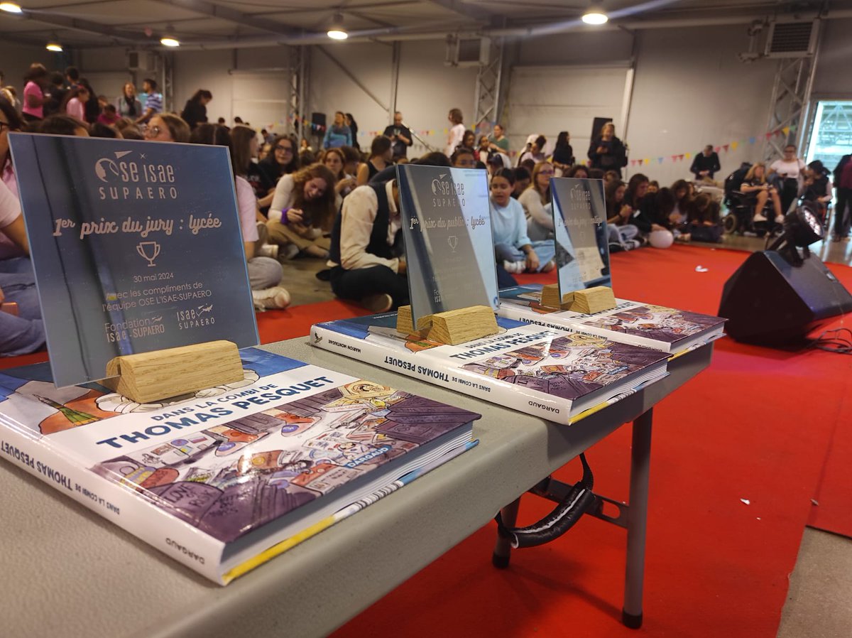 oseisaesupaero's tweet photo. Fin de cette belle journée : félicitation au collège Jules Verne pour son projet sur le thème de la féminisation, et au lycée Françoise pour sa présentation du tutorat et de l'oralité : ils remportent le 1er prix du jury pour cette journée OSE 🏆! https://t.co/QvyoKcZZXE