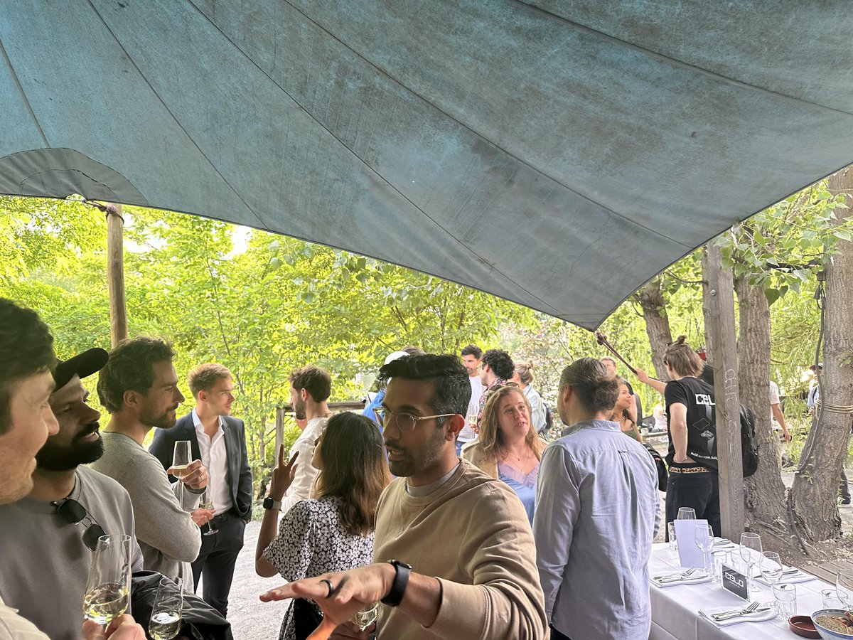 Celo's tweet photo. 6/ Ecosystem partners & Celo Foundation team members met for dinner on Thursday to celebrate the launch of Bloom before a busy Friday at #CeloGather 🍽️ https://t.co/0UnDe07wcA