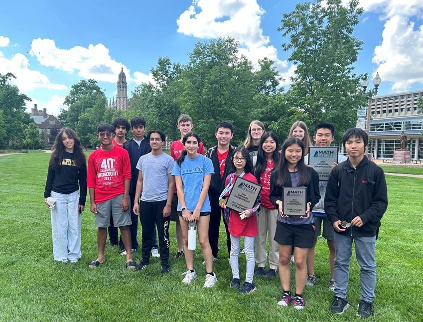 .@CentralBulldog Math Team places third in U.S. National Championship 🏆 MORE: ow.ly/TVNw50RRPMP #SPSProud