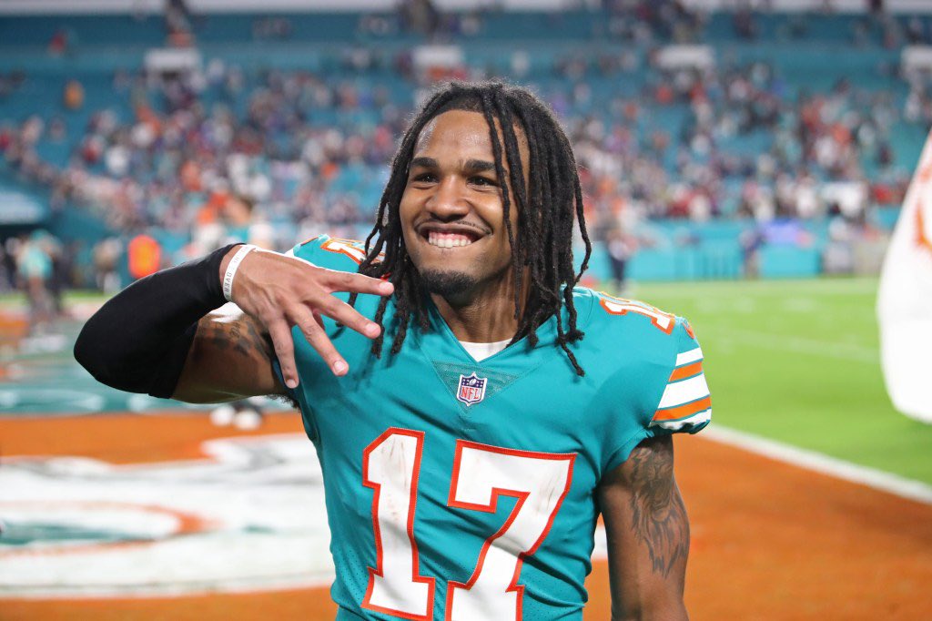 𝗕𝗥𝗘𝗔𝗞𝗜𝗡𝗚: The #Dolphins and WR Jaylen Waddle reached agreement today on a three-year, $84.75 million contract extension that includes $76 million guaranteed, per <a href="/AdamSchefter/">Adam Schefter</a>