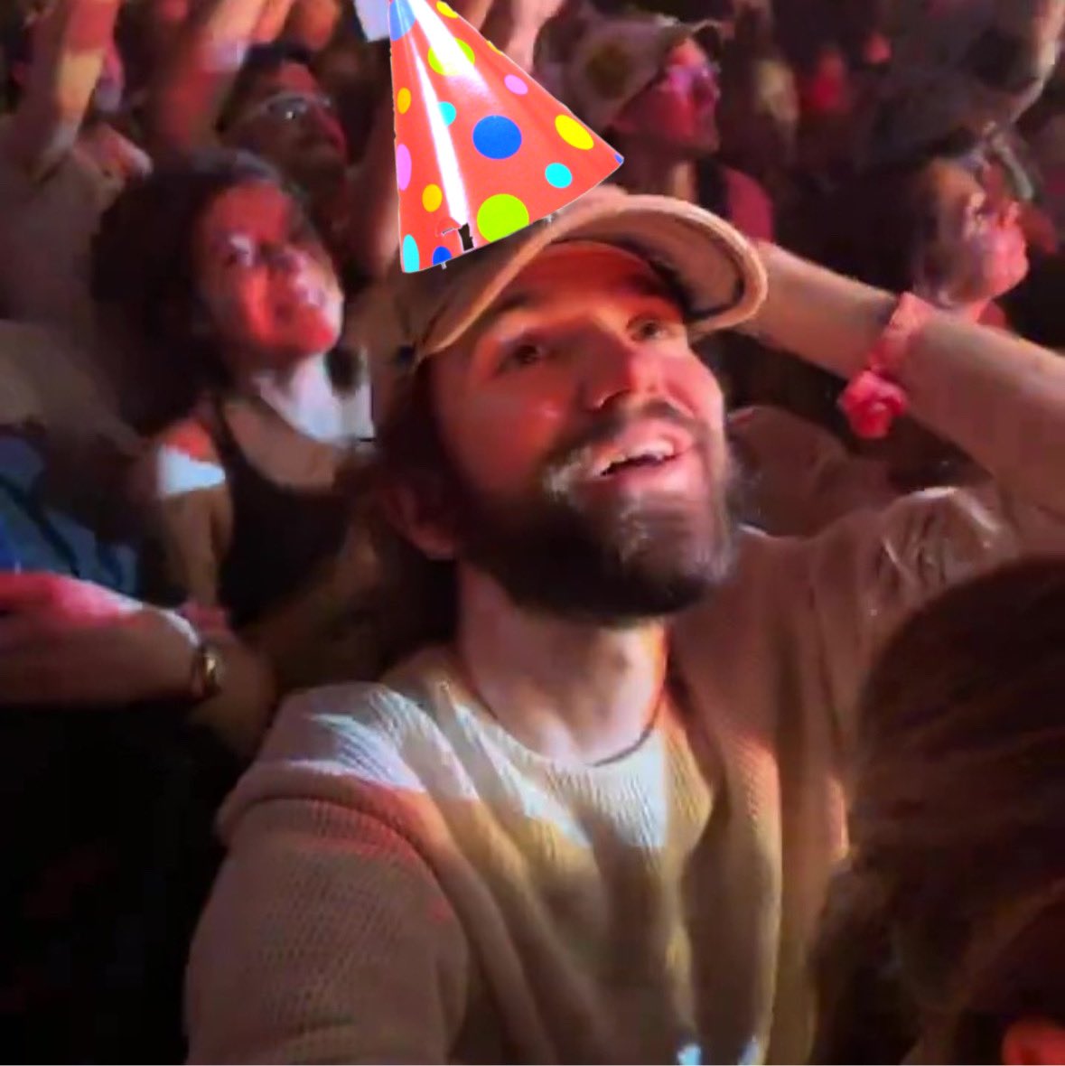 dumfairyy's tweet photo. happy birthday hugo!!!!! we <3 our gemini king!!! https://t.co/9FVqbPMoyF