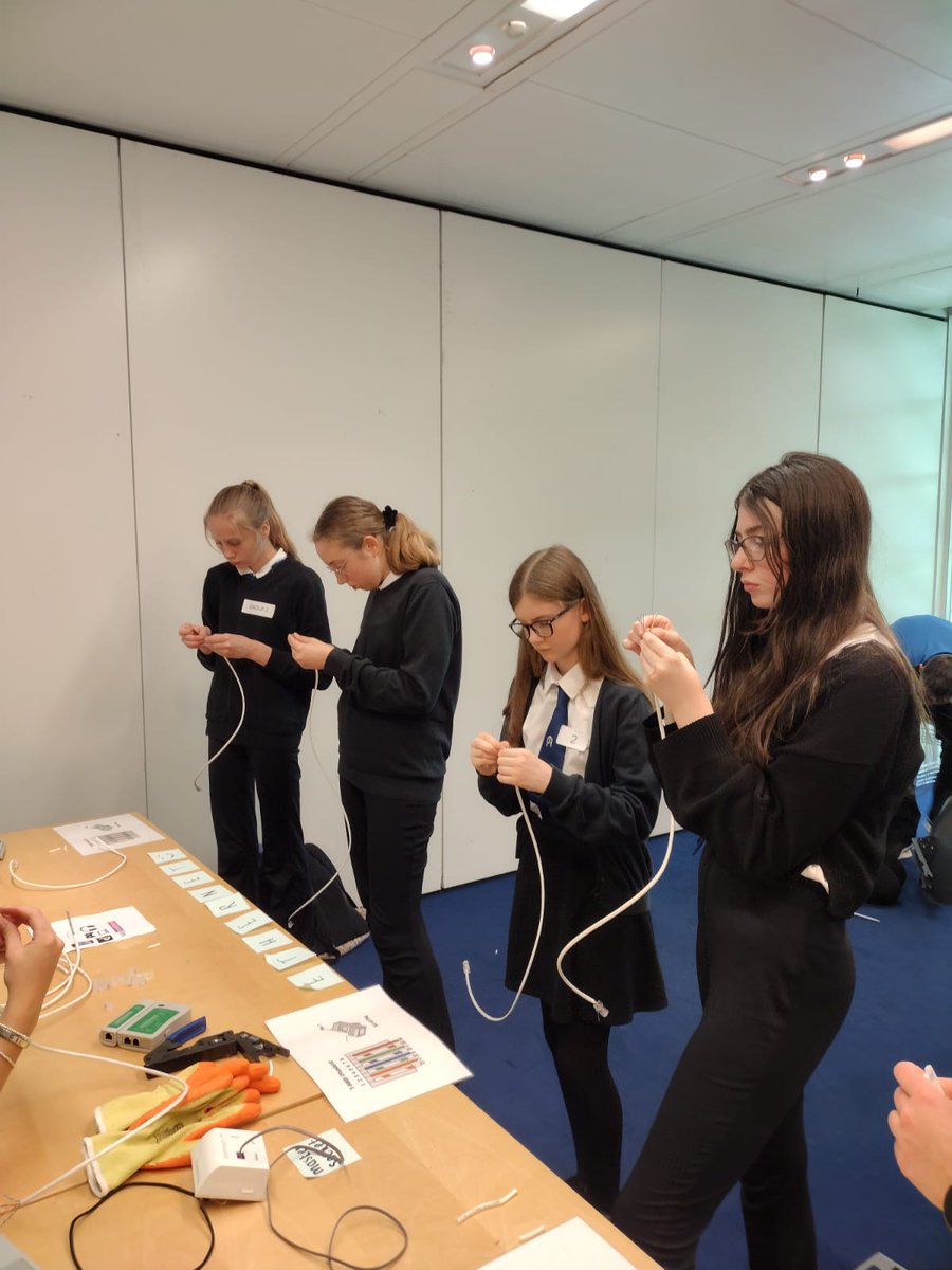 Our S1 and S2 pupils had a wonderful experience at the #womeninSTEM event with @NatWestGroup.

#Auggie³