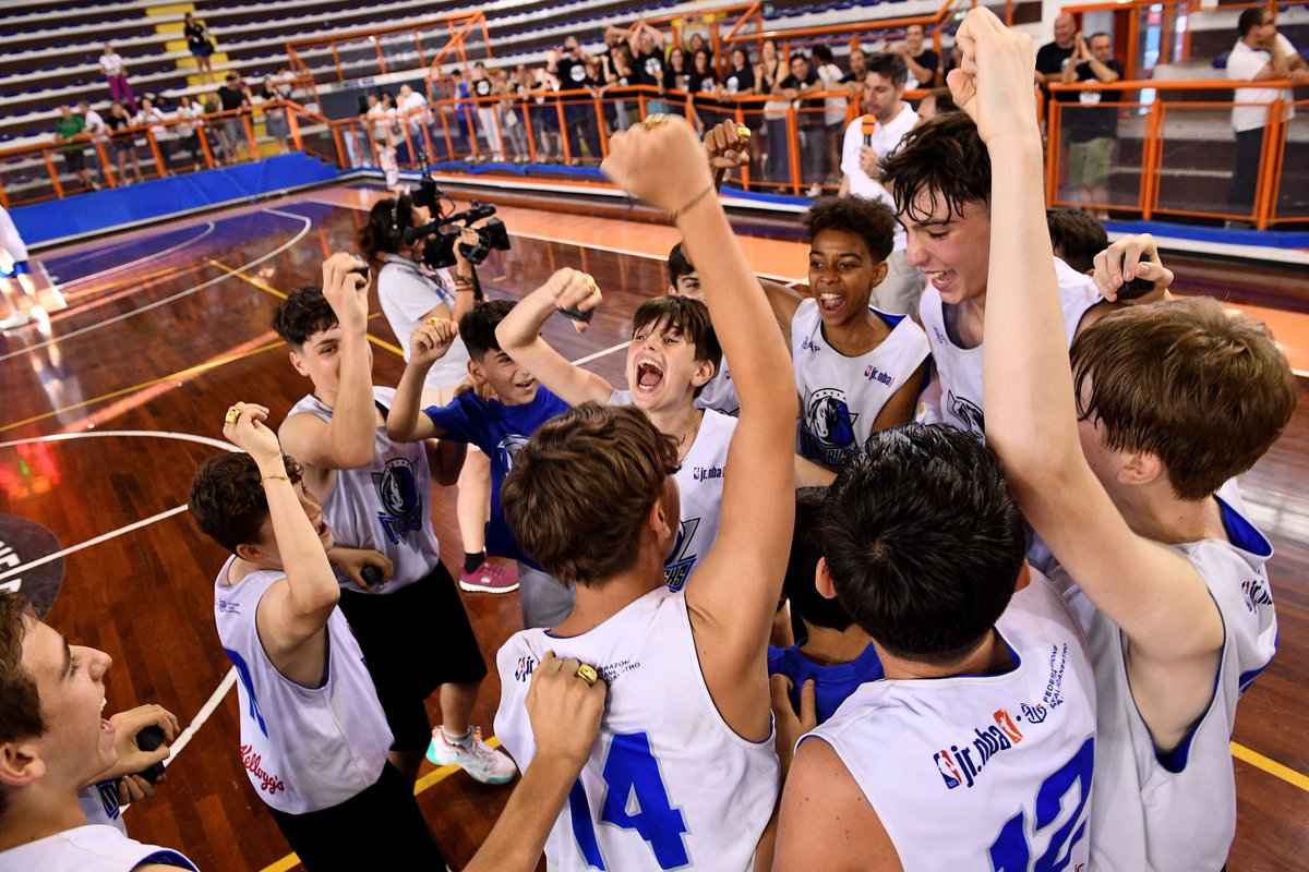 Comincia il conto alla rovescia per il Final Event della 𝐉𝐫. 𝐍𝐁𝐀 𝐅𝐈𝐏 𝐔𝐧𝐝𝐞𝐫 𝟏𝟑 ⏳

Dal 6 all’8 giugno a Perugia, le 17 migliori squadre del campionato U13 si sfideranno per l’Anello Jr. NBA 2024 💍

🔗 Scopri di più: fip.it/le-squadre-qua… 

#Italbasket | #JrNBA