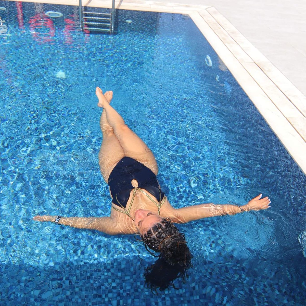 jdminesinc's tweet image. Sometimes you just need to float and enjoy what life has to offerl! 🌊 My wife's zen is finding peace in the pool - it's her happy place.#RelaxationMode #PoolTimefun #jdminesfamily #jdminesinc  😌✨