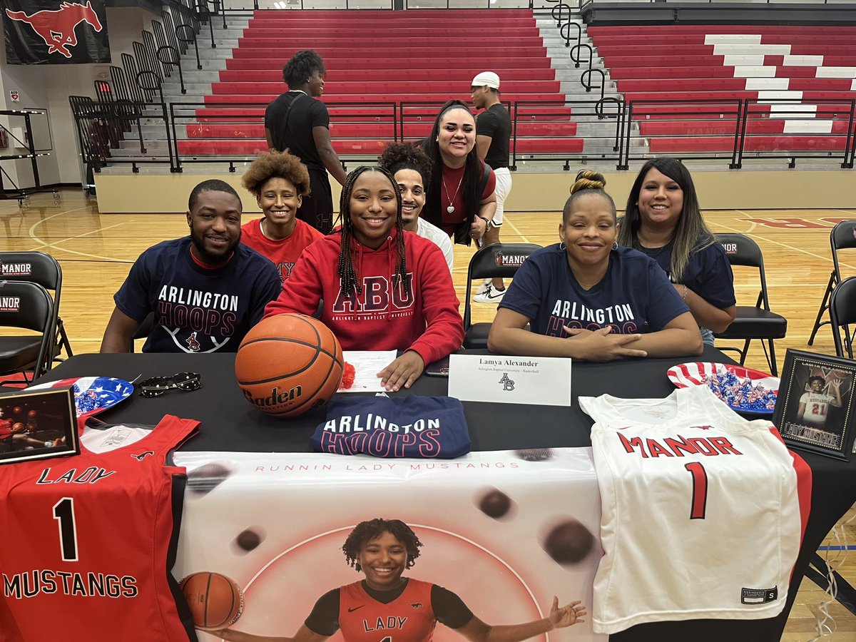 A great signing day!!! Thank you for everyone that came, I’m so happy with my decision new journey let’s gooo!!!