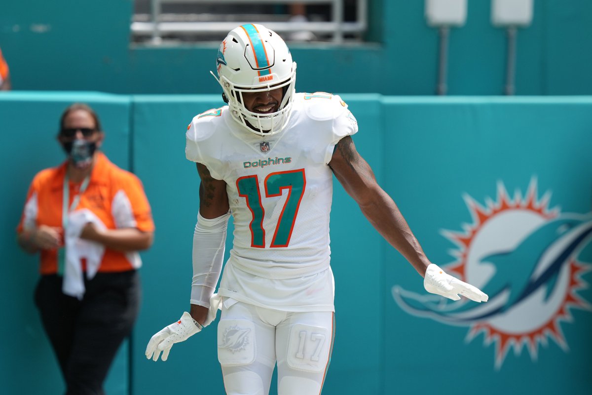 Jaylen Waddle secures the bag 💰 Dolphins WR is signing a 3-year, $84.75M extension that puts him in the top-5 highest-paid WRs in the league, per @adamschefter