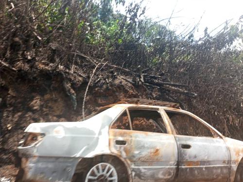 #Nord-Kivu: Sur la route Beni-Bunia passant par Kainama, l'ADF a récemment tendu une embuscade près d'Eringeti. 
Deux militaires, deux chauffeurs et leurs passagers ont été tués. Des blessés ont également été signalés. 
Le trafic est temporairement interrompu @GeorgesKisando x
