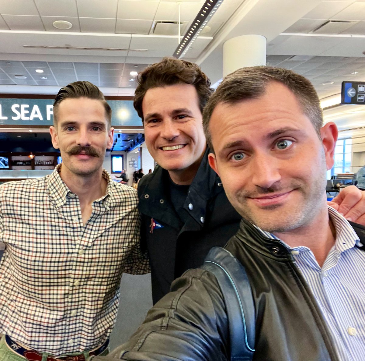 On our way to what promises to be a tremendous #ASCO24, full of new drugs, new knowledge, new hopes. See you all in Chicago! ✈️ @antgiorda @HeadNeckMD @DFCI_BreastOnc @DanaFarber_CCTI