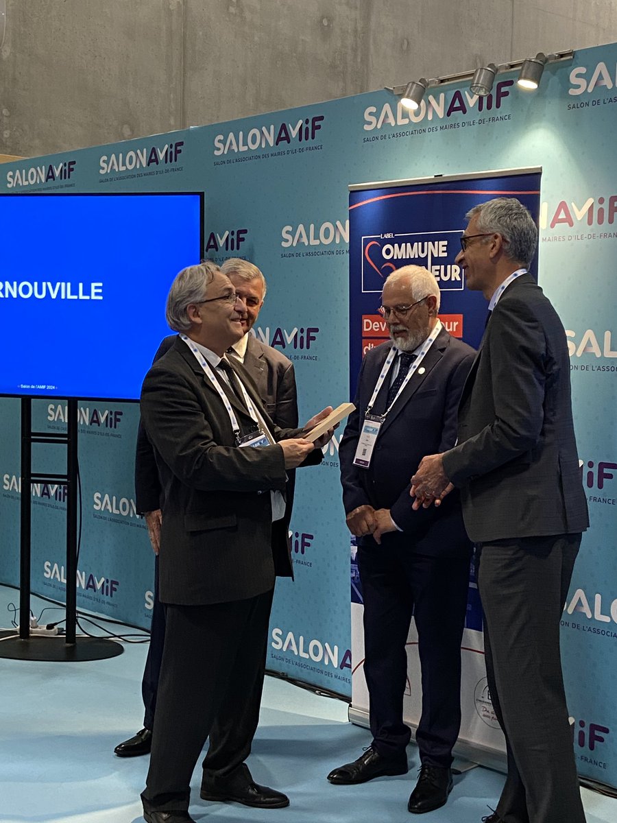 Hier se déroulait la remise du trophée Label COMMUNE DONNEUR 2024 au  <a href="/salon_amif/">Salon de l'AMIF</a> . L'occasion de remercier nos 200 collectivités partenaires pour leur engagement en faveur du #dondesang. Félicitations à tous les nouveaux lauréats! <a href="/AMIF_asso/">AMIF</a>  <a href="/BAILLYDominique/">BAILLY Dominique</a> <a href="/DonSangBenevole/">Don de Sang Bénévole</a>