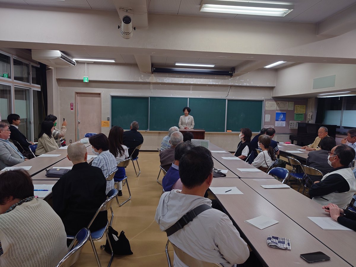 『遠藤ゆりこ市政報告会』
毎年恒例春の市政報告会。
お集まりの方々から多くの質問を賜りました。
これからも真摯に市政に邁進して参ります。
福田かおるさんからは今の国政への思いを。
関係者の皆様に感謝です。
ありがとうございました。