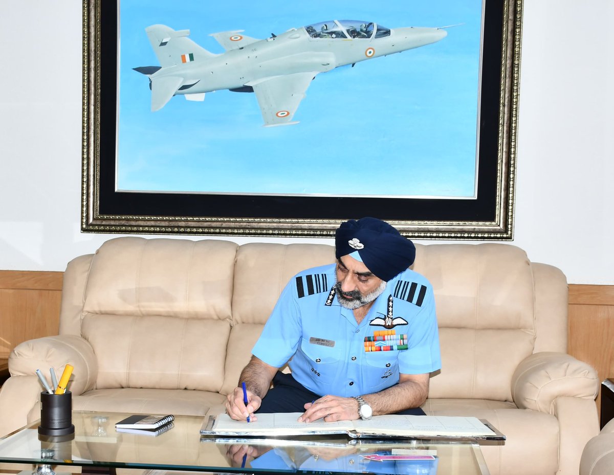 Air Marshal AP Singh, #VCAS visited HQ Training Command, IAF on 30 May 24. He was received by Air Marshal Nagesh Kapoor, AOC-in-C @tracomiaf. The VCAS was briefed about various ongoing training activities being undertaken by this HQ.