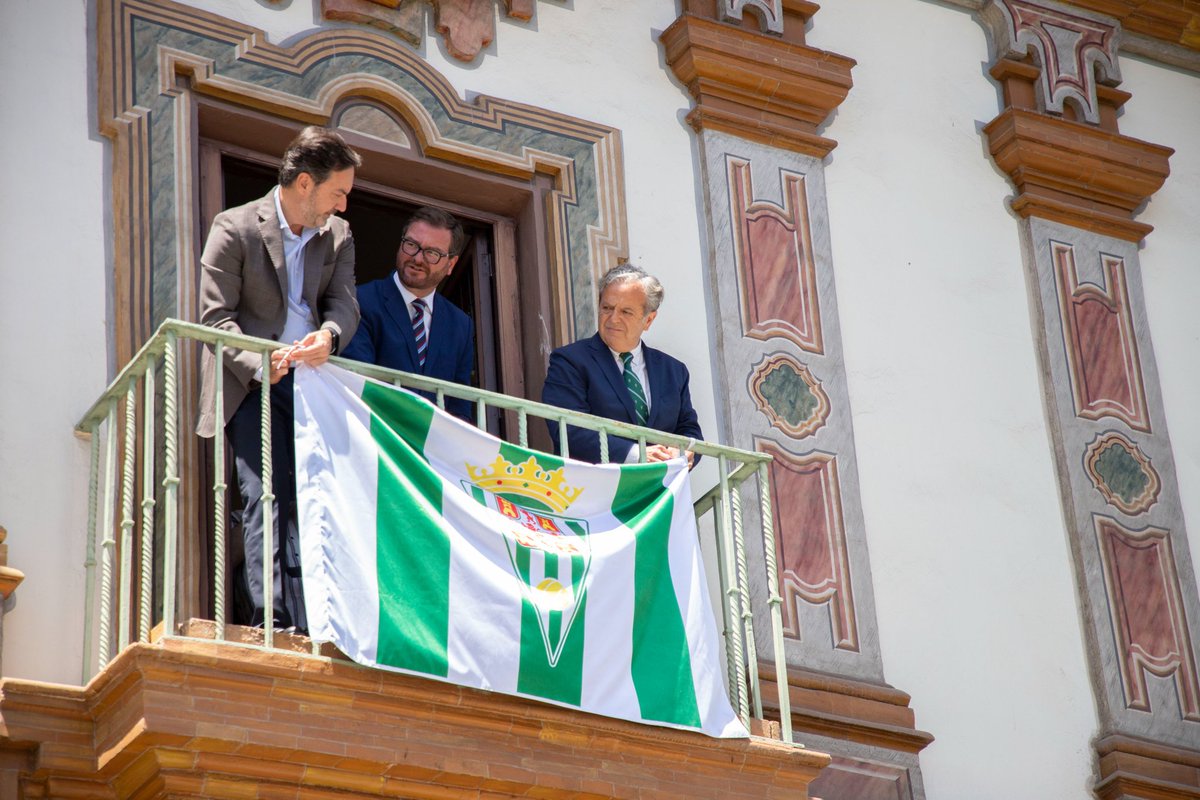 📷 La bandera blanquiverde ⚪🟢 también luce en @dipucordoba

#futmasc #PrimeraRFEF #PrimeraFederación #CórdobaBlanquiverde #BalconesBlanquiverdes
