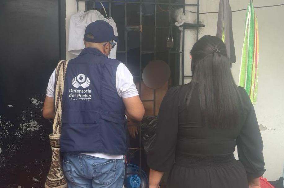 La #DelegadaPolíticaCriminalYPenitenciaria, #DirecciónATQ y la Regional #SurDeBolívar visitaron las estaciones de Policía de #Mompox, #TalaiguaNuevo y #Cicuco, con el fin de garantizar los mínimos constitucionalmente asegurables de la población privada de la libertad.