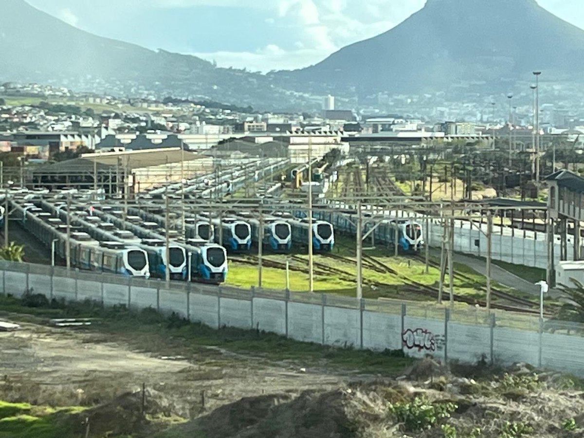 Cape Town - scenes: new trains only @MetrorailWC