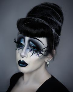 We chat to Rachel Duffy, lecturer and freelance makeup artist, about her background, journey into the industry and her book, Creative Makeup. 
buff.ly/4aIJ34H
#warpaint_mag #warpaintextra #creativemakeup #promakeupartist #illusionmakeup #fantasymakeup