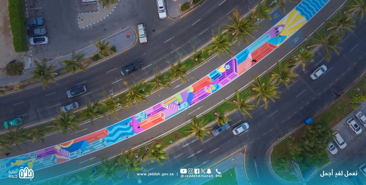 صورة جوية 📸 

على ضِفاف البحر الأحمر 🌊 
ممشى #واجهة_روشن_البحرية يتزين بألوان مختلفة ليعطي لوحة فنية جمالية في مدينة #جدة 

#أمانة_جدة