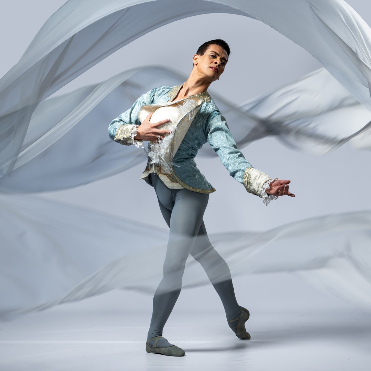 IVAN DOMICIANO DANCES THE PRINCE
Joburg Ballet’s Ivan Domiciano makes his debut as Prince Désiré in The Sleeping Beauty at the Joburg Theatre on Saturday 6 July at 19h00 partnering guest artist Ryoko Yagyu as Princess Aurora and with the Johannesburg Philharmonic Orchestra under