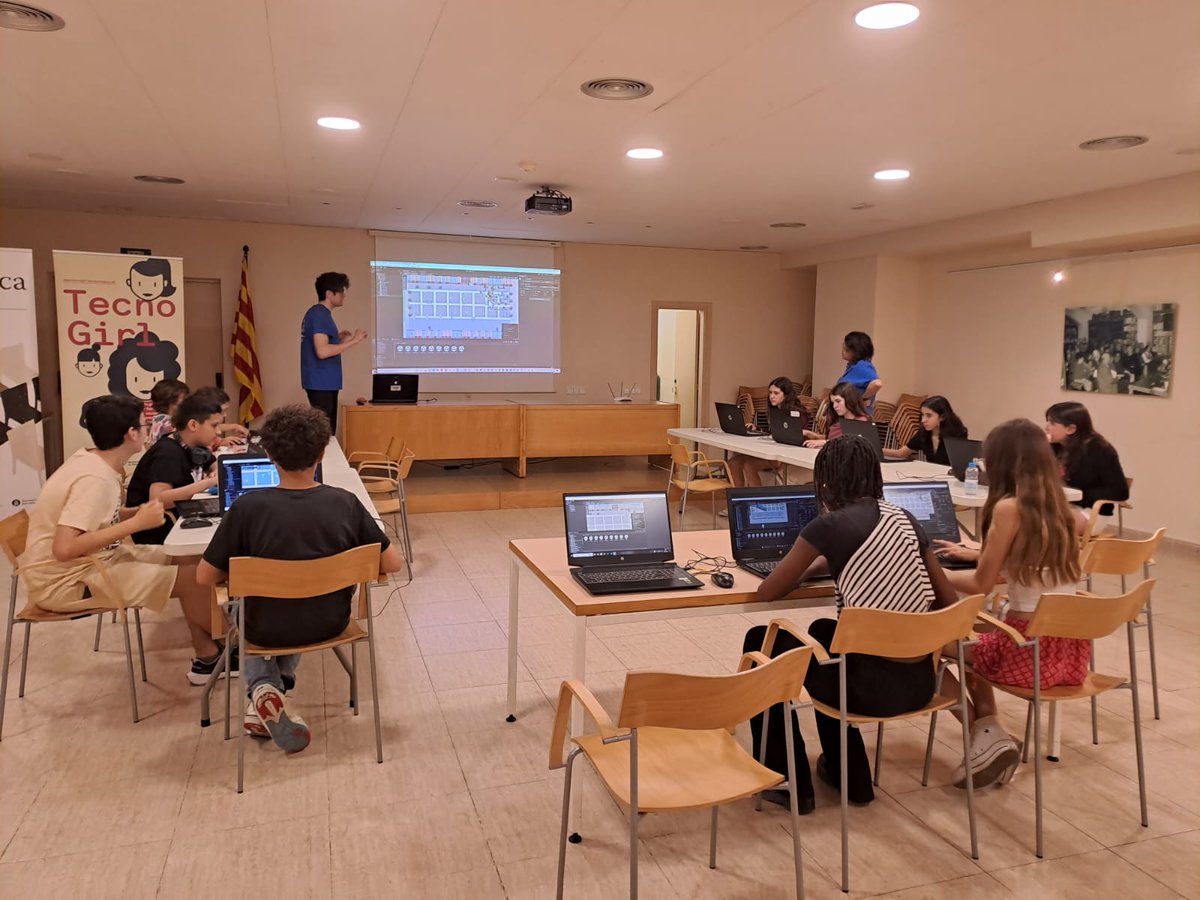 Alumnes de l'institut Els Tres Turons han participat
en el taller 'Crea el teu primer videojoc 2D👾amb
Unity', organitzat a la Biblioteca📚en el marc del
projecte Tecnogirl🎓del @TecnoCampus 
@bibliotequesXBM @AjArenys #bibliosmaresme