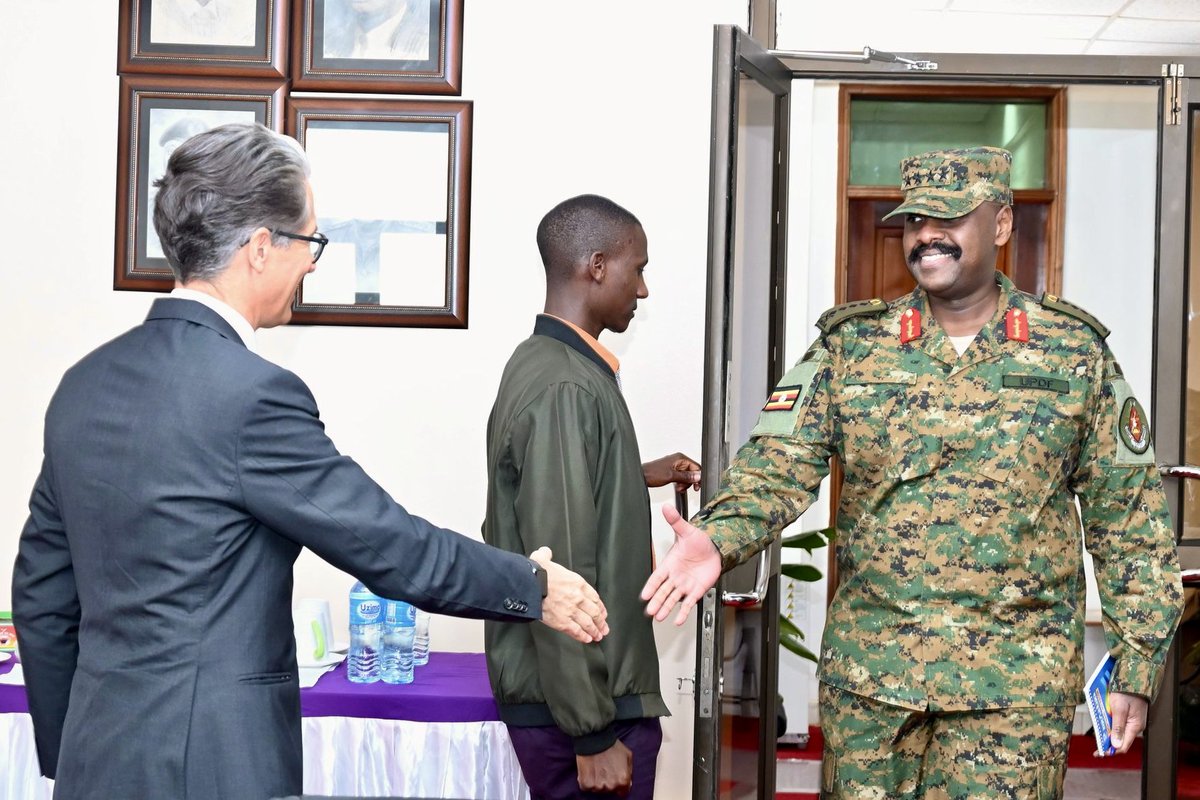 Just concluded a productive meeting with Uganda's new Chief of Defence Forces, General @mkainerugaba. We had insightful discussions on security & defence issues, affecting Europe, Uganda & the Horn of Africa & Great Lakes regions. Collaboration for a safer future. 🇪🇺🤝🇺🇬