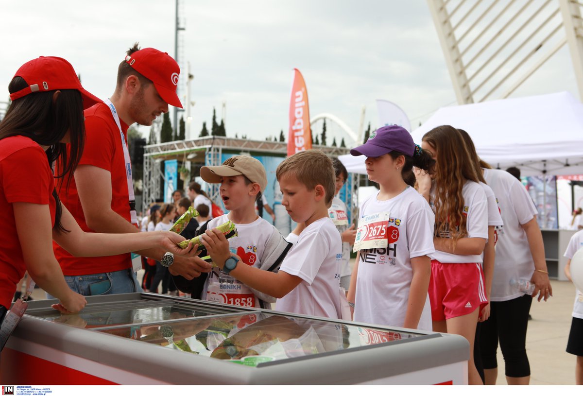 NFLathens's tweet image. Το νέο παγωτό Twister της Algida είχαν την ευκαιρία να δοκιμάσουν οι σχεδόν 10.000 συμμετέχοντες του 8ου NFL Athens. 
#Twister #Algida #IceCream #NoFinishLineAthens #oaka #NFLAthens