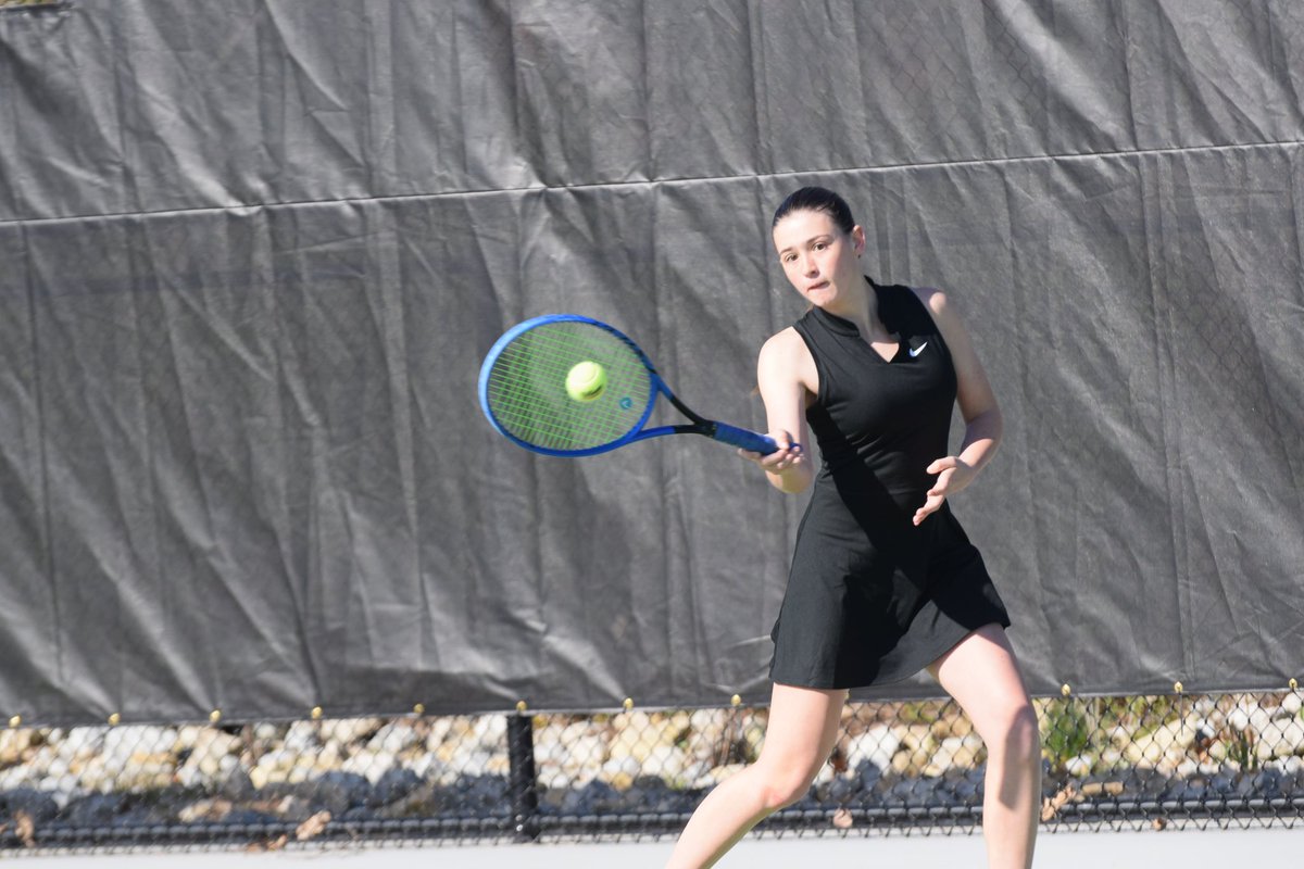 Congratulations to freshman Peyton Blessinger:  All District 4 Selection!  Peyton finished the season with a 21-4 record at #2 Singles.  Well done Pey!     👏 👏