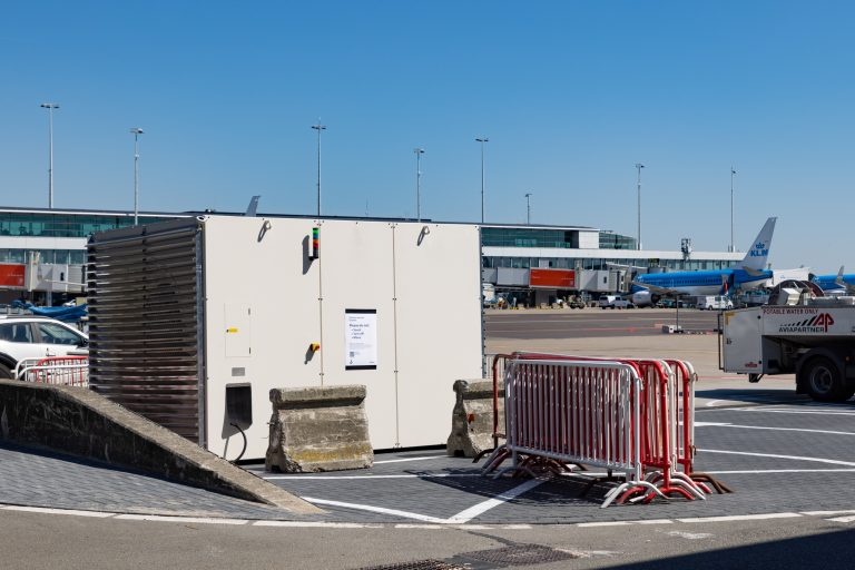 .@Schiphol tests innovative device to filter air on the apron & other news in today’s Aviation Express. Read more 👉 shorturl.at/Sdf8M