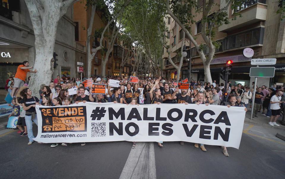 timlofstedt's tweet photo. "Mallorca är inte Ven", skanderade mallorcanerna. https://t.co/BdHQkGLtfk