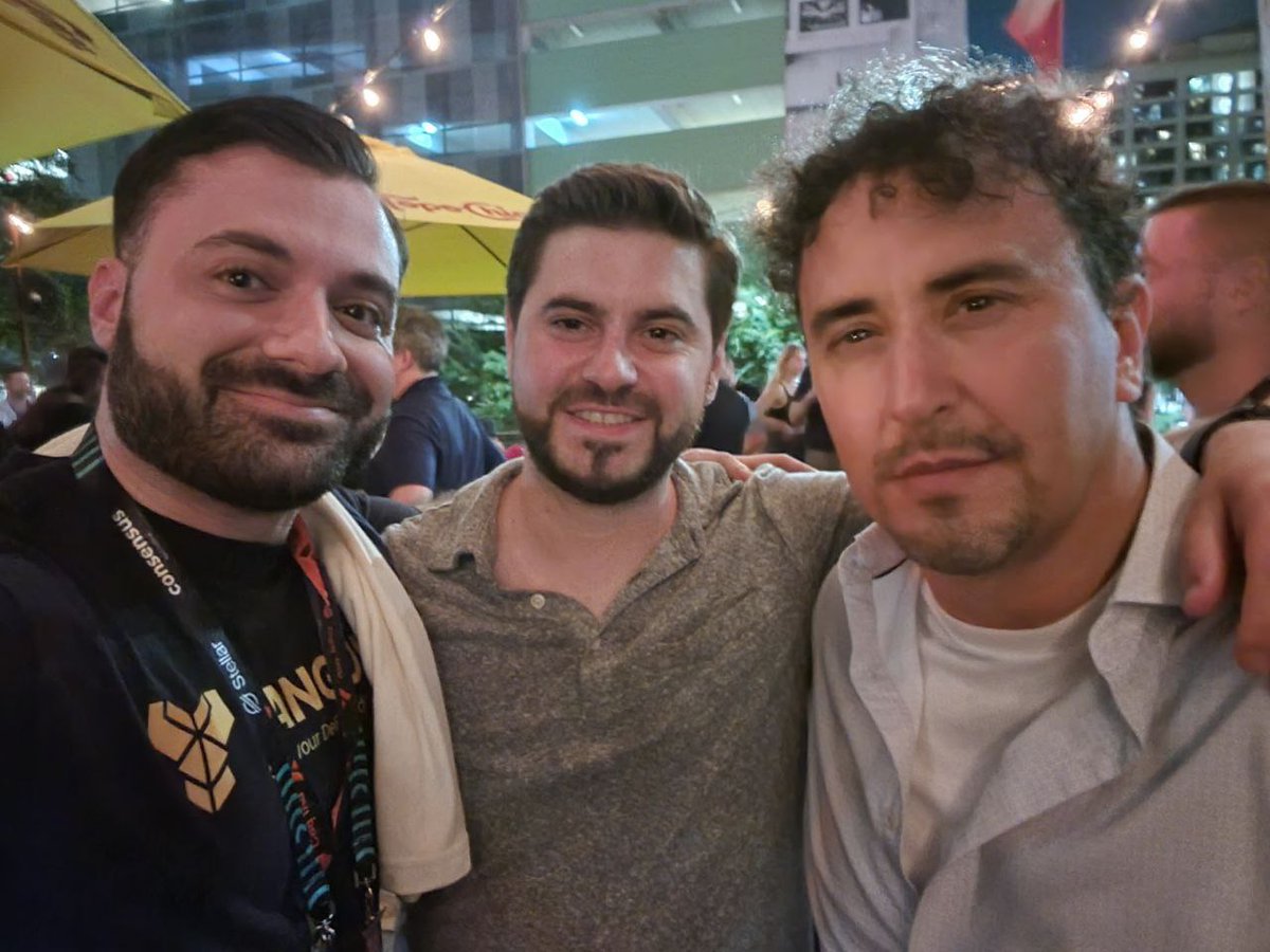 Look who found Tony! 👀

#Consensus2024 #Avalanche #Pangolin