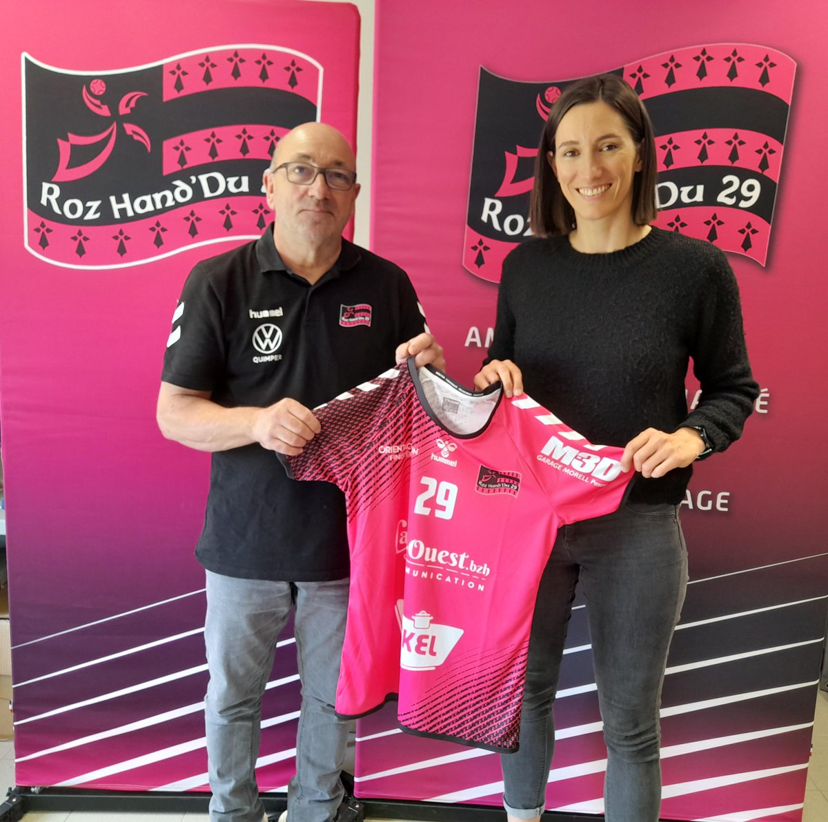 #Mercato #Nationale1
𝘽𝙄𝙀𝙉𝙑𝙀𝙉𝙐𝙀 𝙈𝘼𝙍𝙄𝙊𝙉 𝙇𝙄𝙈𝘼𝙇
Ex-internationale française, double vice-championne du monde, 𝗠𝗮𝗿𝗶𝗼𝗻 𝗟𝗜𝗠𝗔𝗟 rejoint les rangs du Roz Hand'Du 29 pour la saison prochaine 📷.
Notre nouvelle joueuse portera le numéro 𝟳𝟳.

#WelcomeMarion