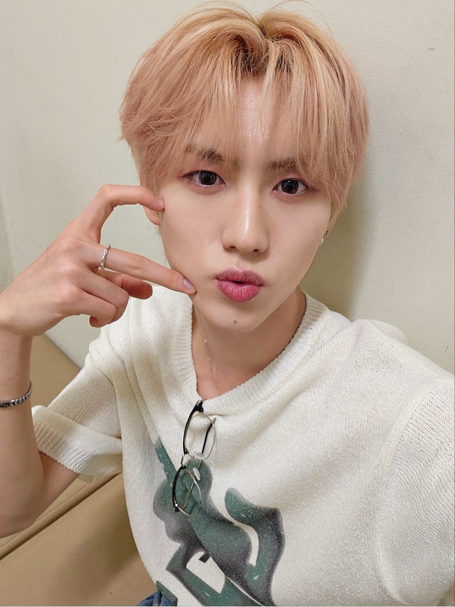 [#예왕]

내 옆자리 앉을 사람

#EPEX #이펙스 #YEWANG #예왕