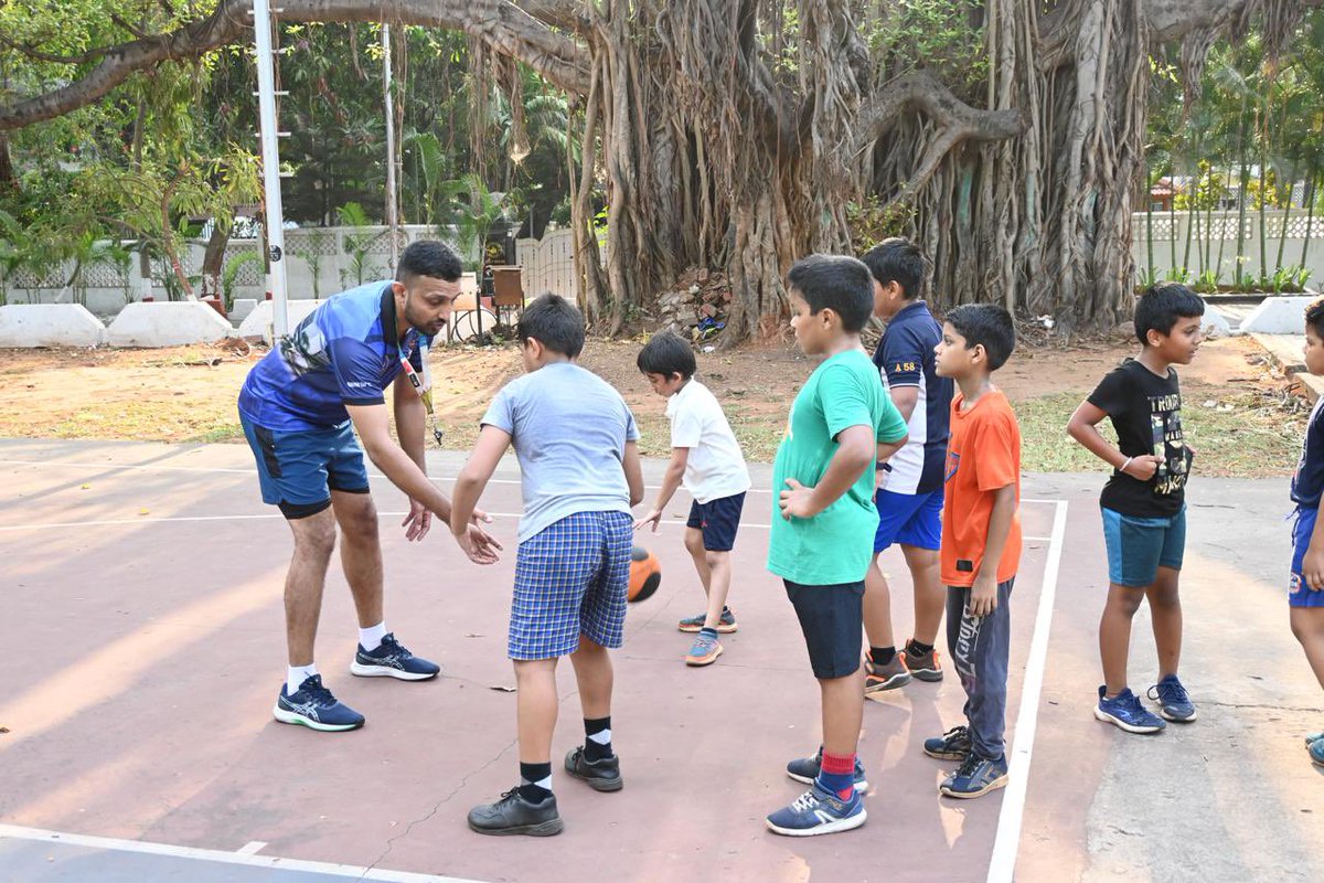 A dynamic Summer Basketball coaching camp was conducted by #IN_Circars from 05-31 May at Naval Park & NSB. More than 100 children were trained to sharpen their skills &take their game to next level under able guidance of experienced coaches @IN_HQENC #basketball