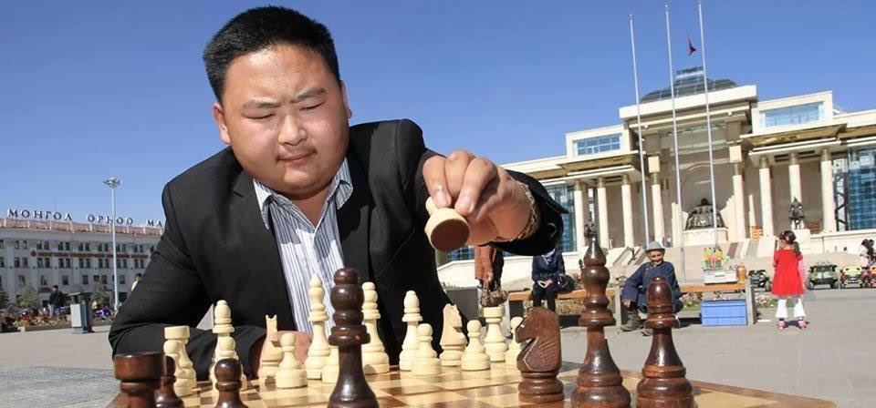 Гарамжавыг матсан ӨТгөнбаатар МАНы бууны нохойшд. МАНай хиамчид арай түргэдчвүүдээ? 😆