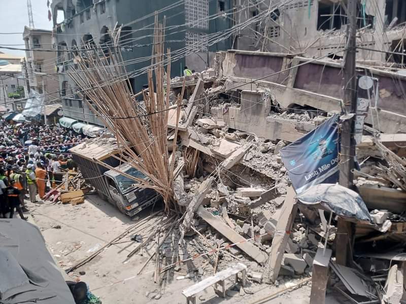 JUST IN : Many trapped as four-storey building collapses in Lagos platinumpostng.com/2024/05/30/jus…