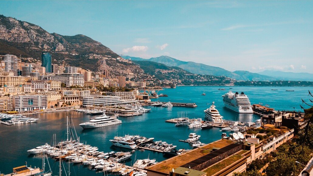 Dazzling Displays of Luxury: How the Worlds of Yachting and Formula One Go Hand in Hand🛥️🏎️

In a Superyachts.com Exclusive, we take a look at the luxurious nature of both the superyacht industry and the world of motorsports. 

Read the full article on our website.