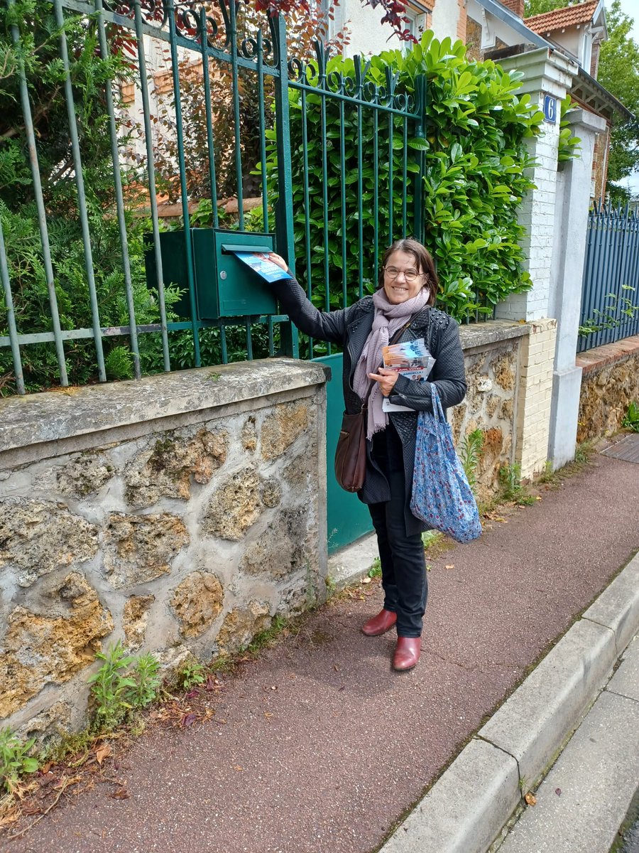 Agnlaf92's tweet image. Boîtage à #Antony (92) après le tractage au marché.
Dernière ligne droite avant les élections ! 
@RNational_92 @RNantony92 
#LaFranceRevient
#Vivementle9juin
#Bardella #RN