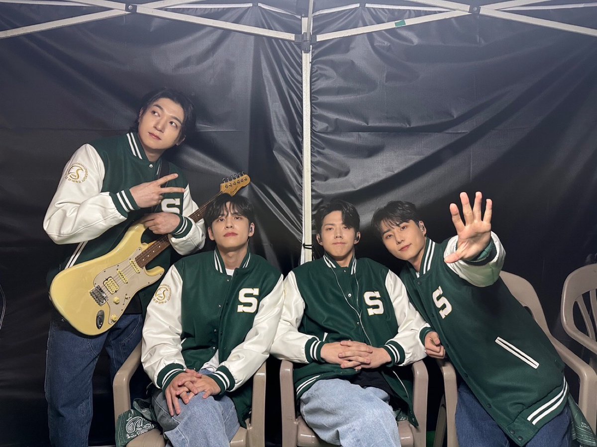 [ #DAY6_BEHIND ]

오늘따라 더 자랑스러운 데식이들✨

우연 아닌 필연으로 함께해 주신
성균관대학교💚 감사합니다!

#DAY6 #데이식스
#성균관대학교