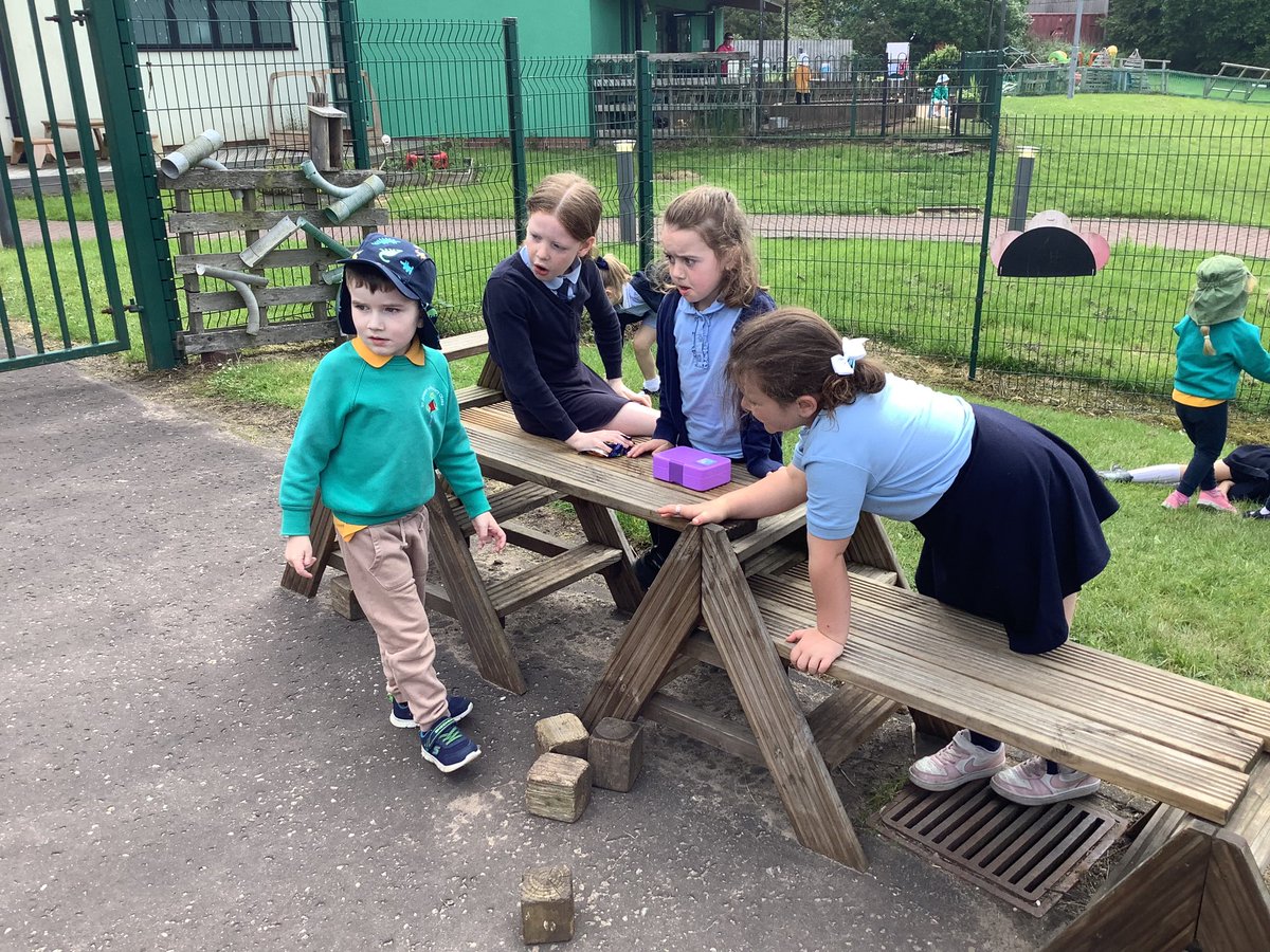 Happy faces and lots of chatting at playtime with our preschool children and P1s and P2s <a href="/stjoesnursery/">St Joseph's Nursery</a> <a href="/MrsEvansJoe/">Mrs Evans</a> <a href="/MrsOJoe/">Mrs O'Connor</a> #smoothtransitions