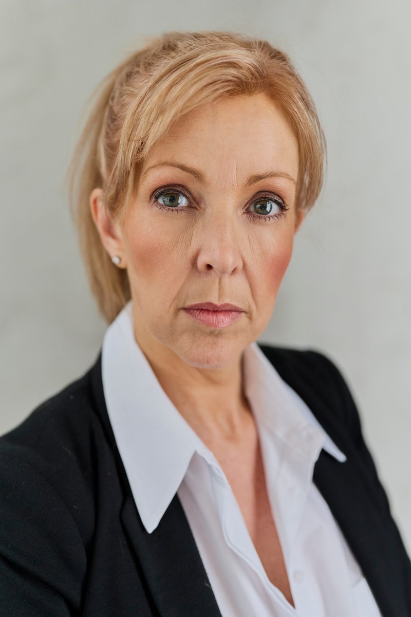 Looking forward to a new chapter in my acting career with the 2nd of my new #headshots from <a href="/JamesMelia/">James Melia</a>.
It's all about the #eyes on this one.  Wouldn't you want her on your team?

#actor #actress #TV #Film #Atius #casting #castingdirector #drama #leadinglady <a href="/AtiusManagement/">ATIUS</a>