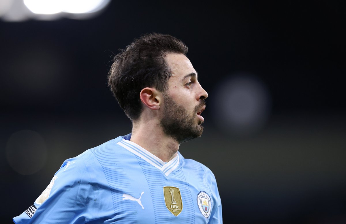 'Cuando miro los premios individuales y veo que solo los ganan los que hacen goles, siento que no representan tan bien a nuestro deporte. Es importante tener arquero, defensor y mediocampista adecuados. Los delanteros no ganan títulos solos'. 🗣️Bernardo Silva, en Sky Sports.