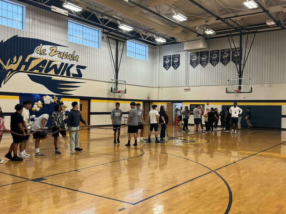 Teacher vs student Tug of War!!  <a href="/deZavalaMS/">deZavala MS</a> 
#fieldday #lastdayofschool <a href="/iInstructIrving/">Irving ISD C&I</a>