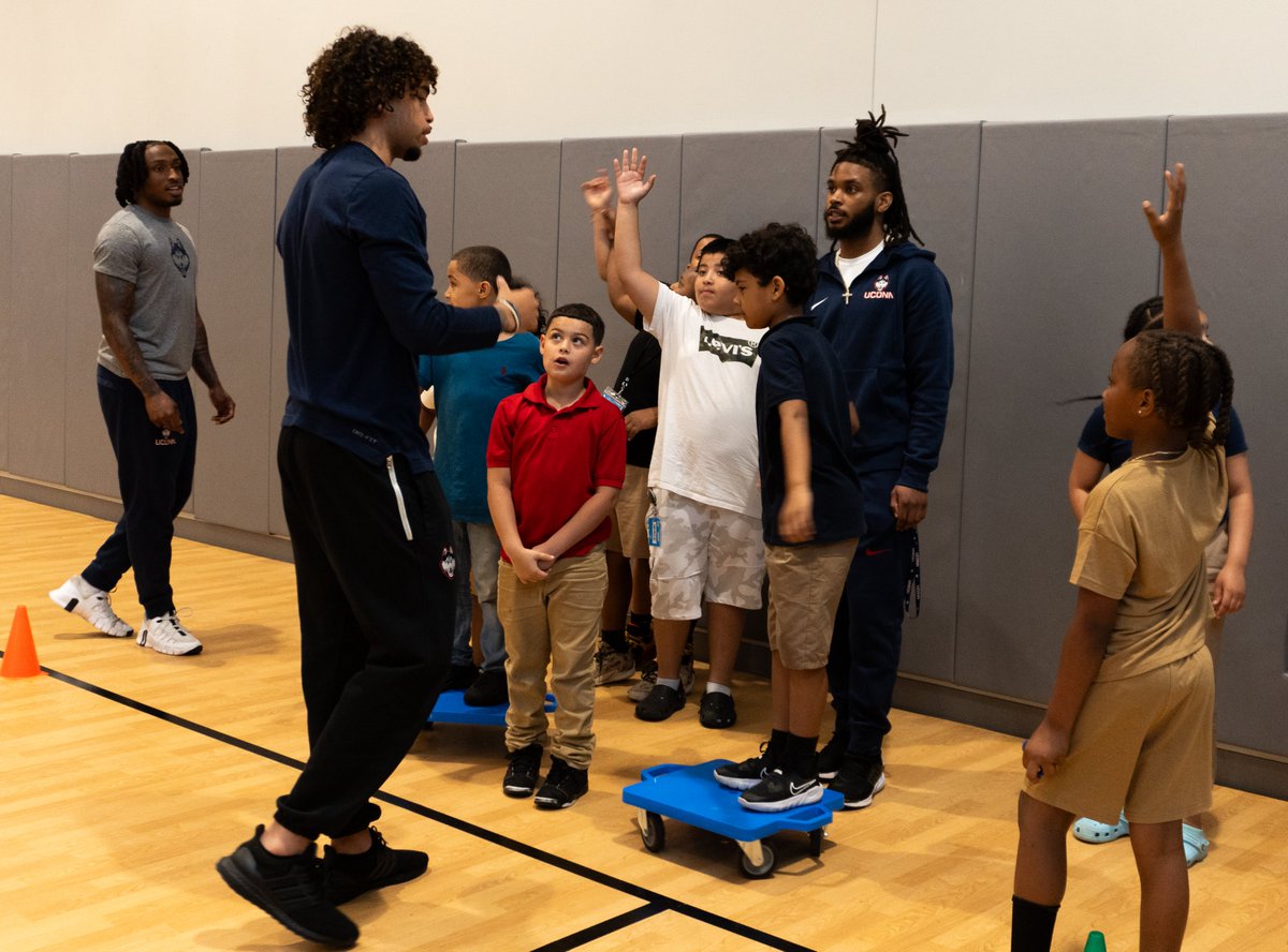 BGCHartford's tweet image. It's not every day you get to play football with @UConnHuskies football team! We loved having members of the team stop by for a skills academy with our members! Thank you to @BleedingBlueNIL  for making this day possible! #greatfuturestarthere