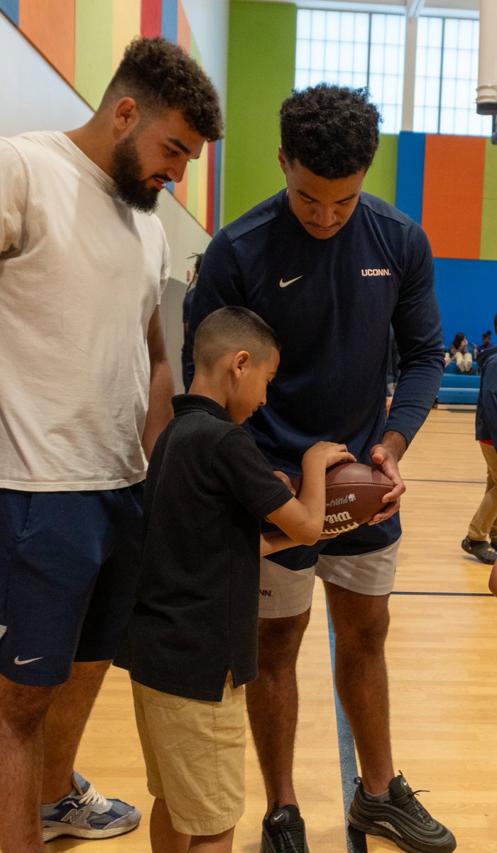 BGCHartford's tweet image. It's not every day you get to play football with @UConnHuskies football team! We loved having members of the team stop by for a skills academy with our members! Thank you to @BleedingBlueNIL  for making this day possible! #greatfuturestarthere